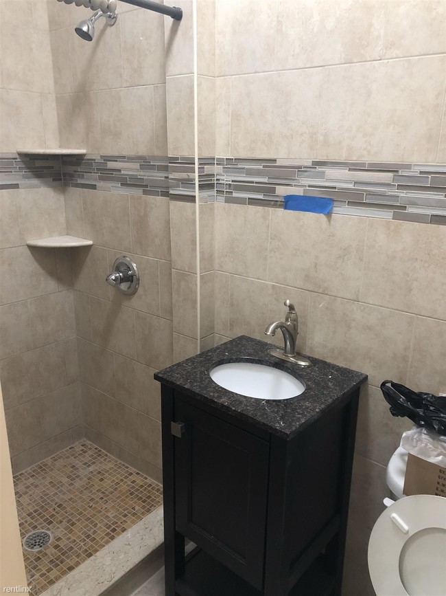 Foto del edificio - 1 br, 1 bath  - 6903 Myrtle Ave