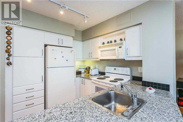 Building Photo - 33-2733 Sheppard Ave W