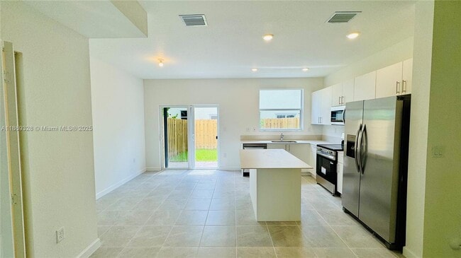 Building Photo - 2632 SE 27th Dr