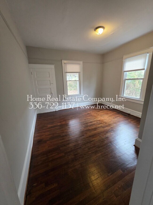 Foto del edificio - 1413 E 23rd St