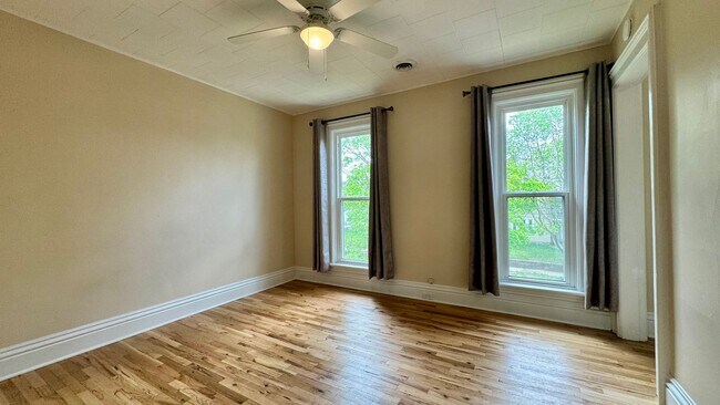 Building Photo - 51 Caledonia NE