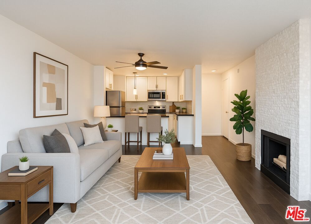 Foto principal - 141 S Clark Dr