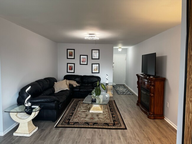 Foto del edificio - 8437 Greenbelt Rd