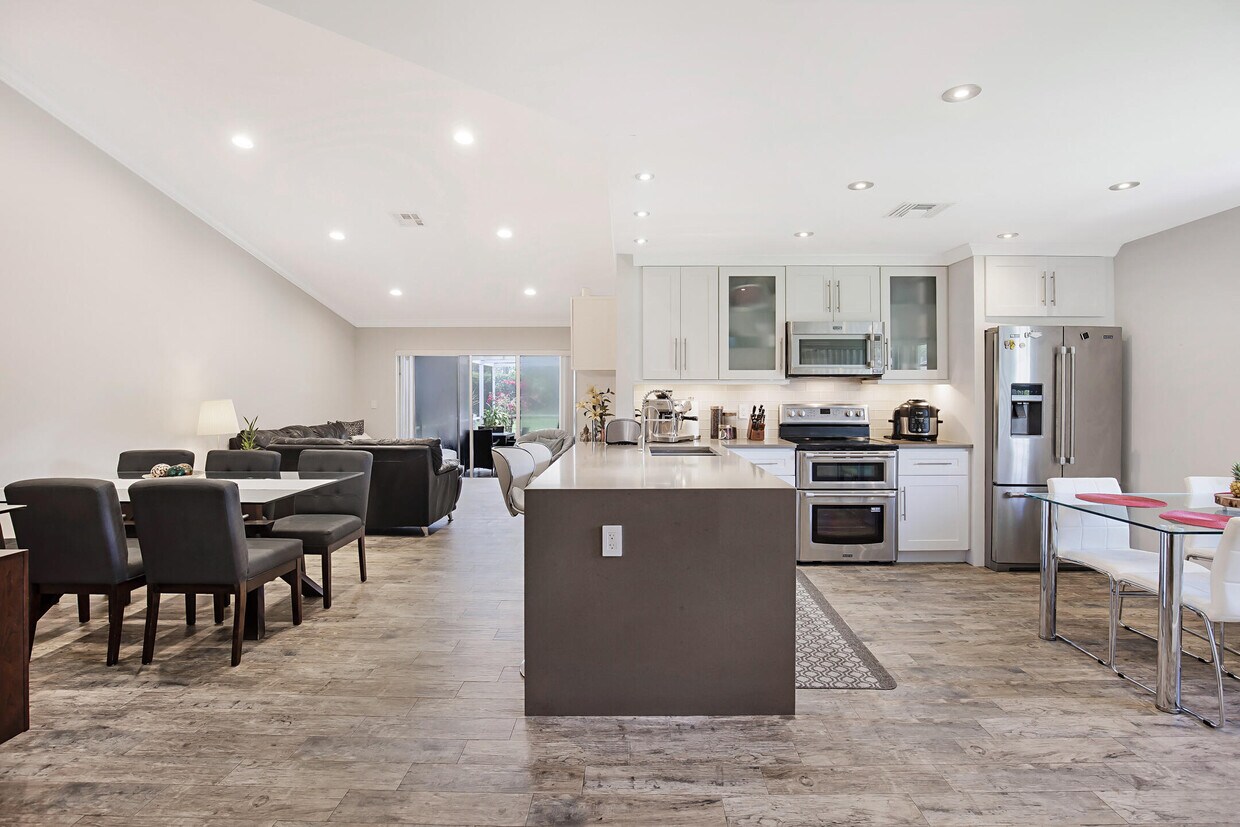 Foto principal - 5143 NW 12th Ln