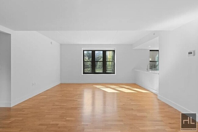 Foto del edificio - 310 Clarkson Ave