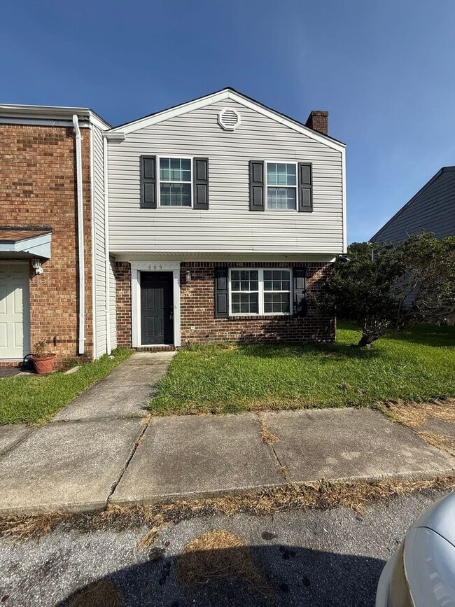 Building Photo - 609 Myrtlewood Cir