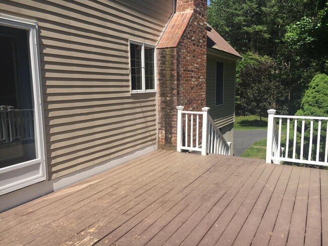 Building Photo - 10 Forest Dr