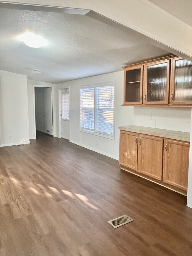 Foto del edificio - 24413 Tree Ln