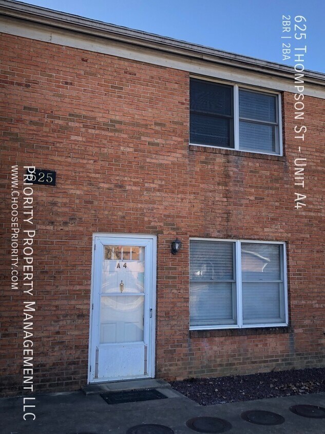 Primary Photo - 625 Thompson St