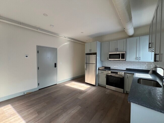 Building Photo - 160 Seabury St