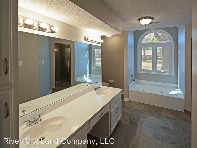 Building Photo - 5 br, 3.5 bath House - 7414 Iris cove
