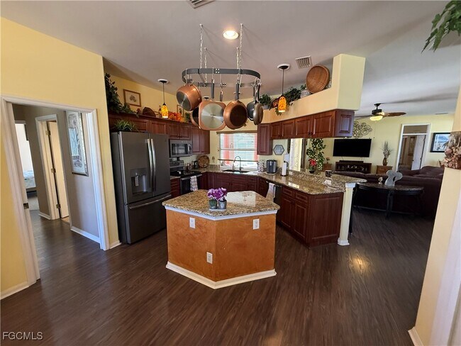 Foto del edificio - 3619 SW 6th Ave