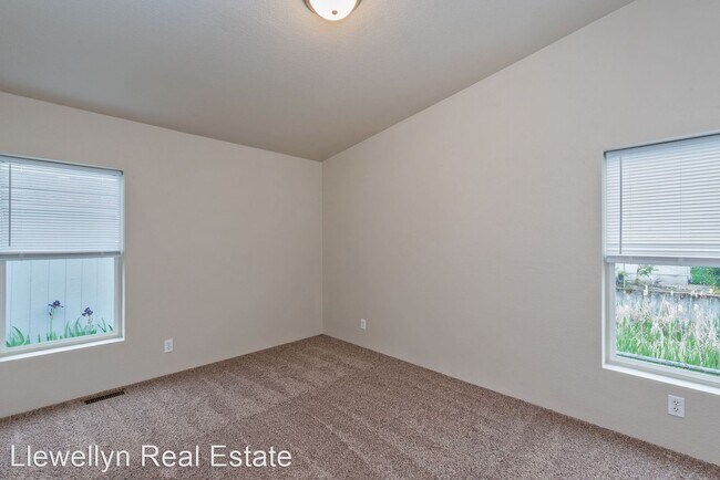 Building Photo - 15400 Southeast 155th Place