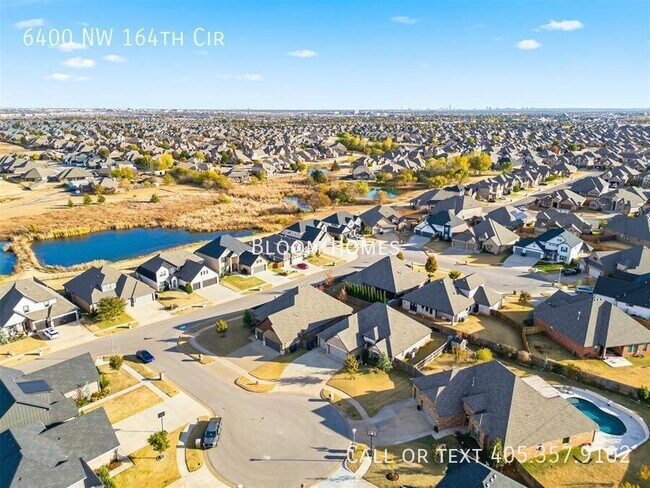 Foto del edificio - 6400 NW 164th Cir