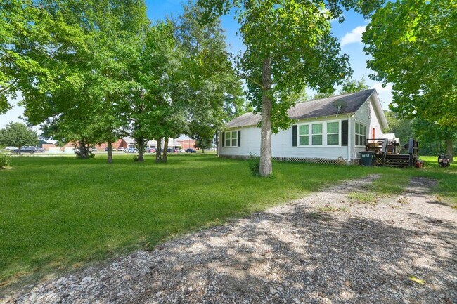 Building Photo - 399 County Rd 2268
