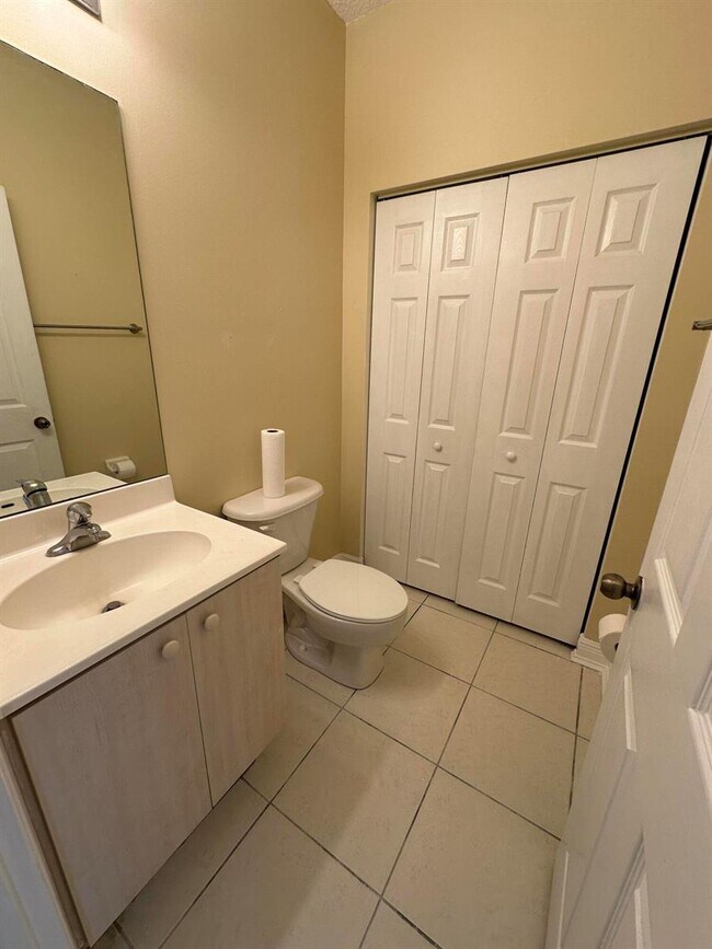 Building Photo - 5780 Azalea Cir