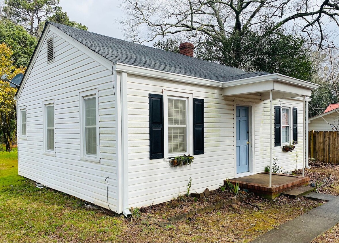 Primary Photo - Adorable Bungalow off Hwy 72 near Kroger -...