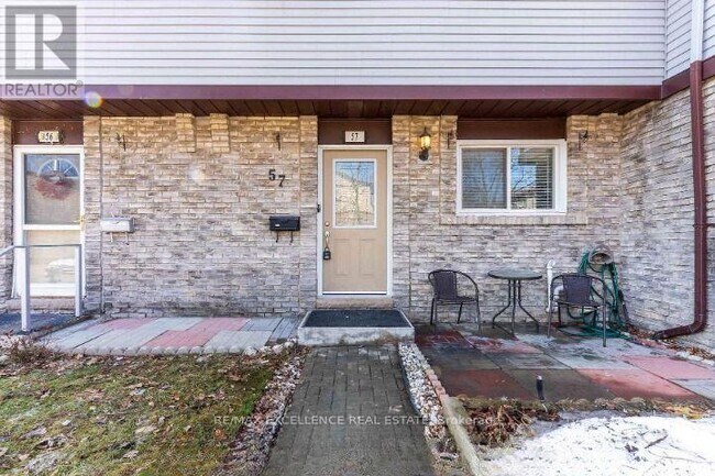 Photo du bâtiment - 45 Hansen Rd N