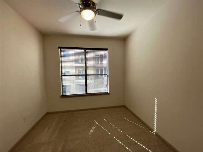 Foto del edificio - 2700 Brazos St