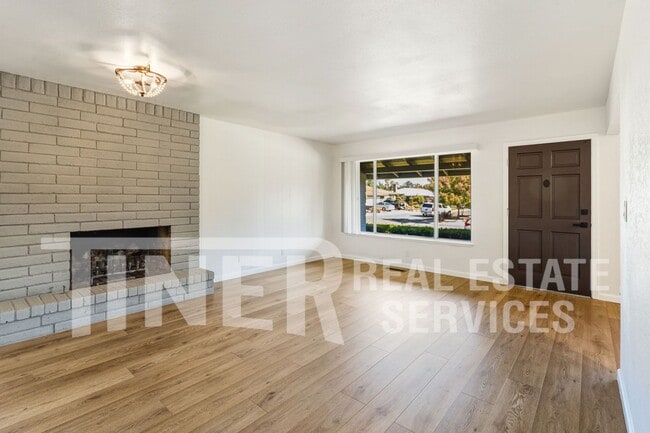 Building Photo - 7400 Mooncrest Way