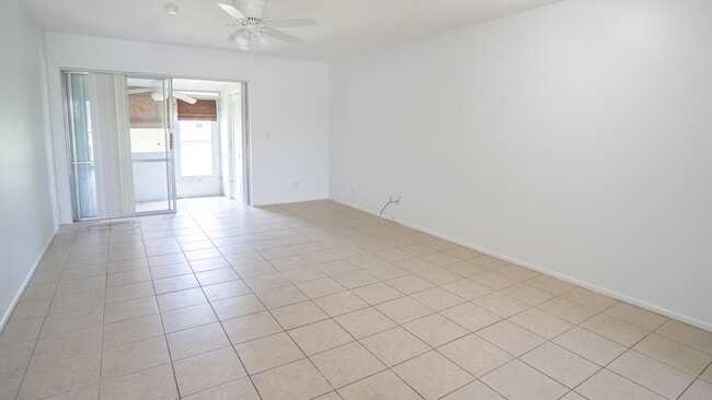 Building Photo - 2807 Ashley Dr W