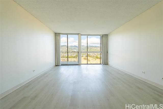 Building Photo - 2611 Ala Wai Blvd