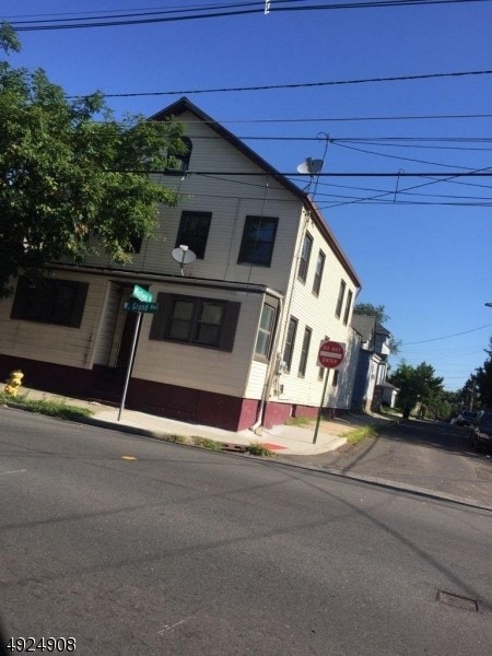 Building Photo - 691 W Grand Ave