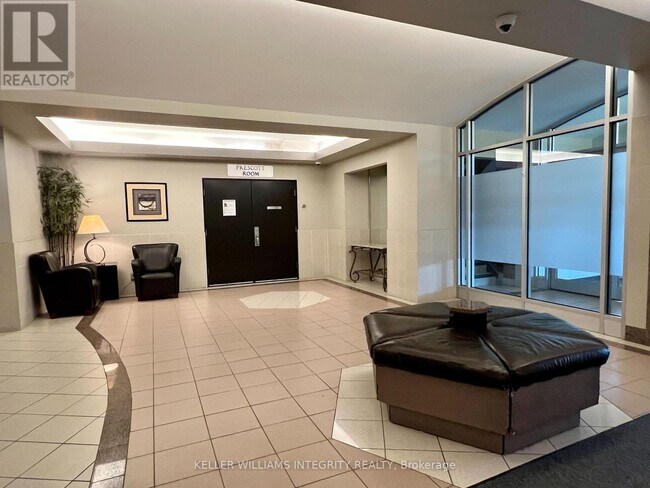 Photo du bâtiment - 900-2900 Dynes Rd