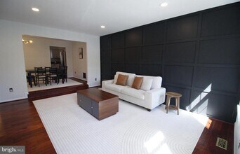 Building Photo - 3139 Stratford Ct