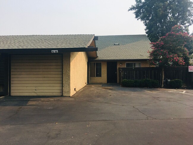 Building Photo - Nice condo located in the Sierra North Vil...