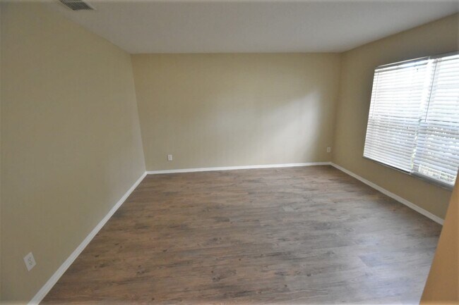 Building Photo - 924 Woodson Hammock Cir