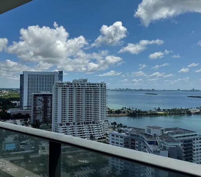Foto del edificio - 501 NE 31st St