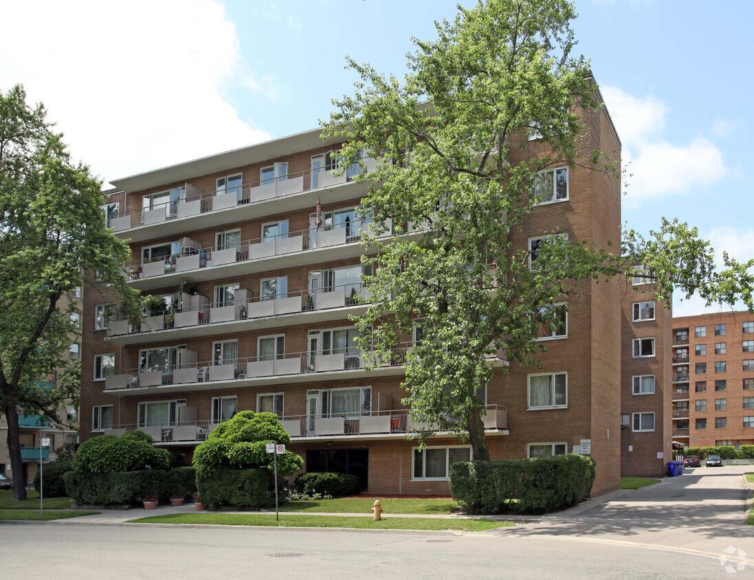 Primary Photo - Blenheim Court Apartments