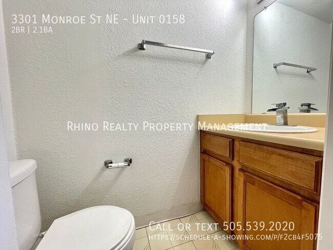 Building Photo - Cozy 2 Bedroom 2.5 Bathroom In The Heart o...