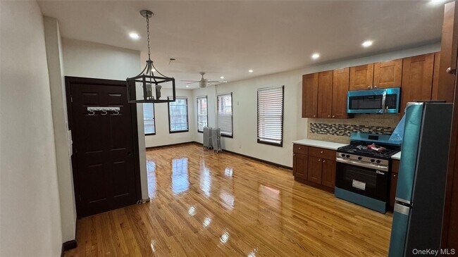 Foto del edificio - 686 E 98th St