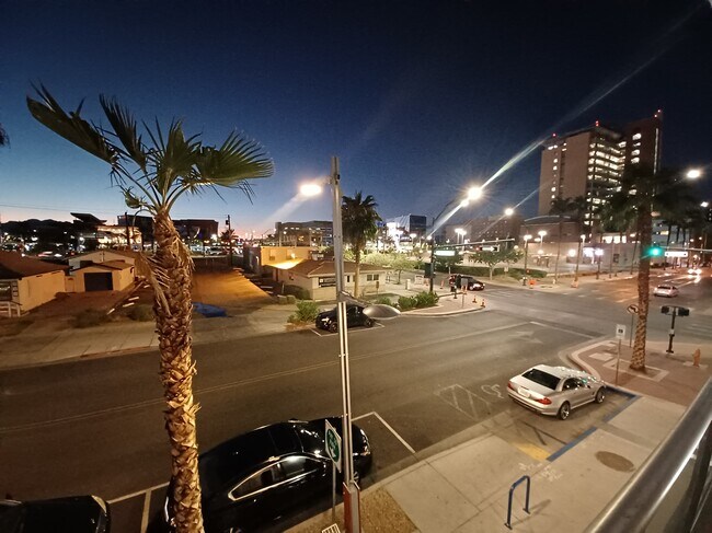Vista del balcón NE Noche - 608 S 3rd St