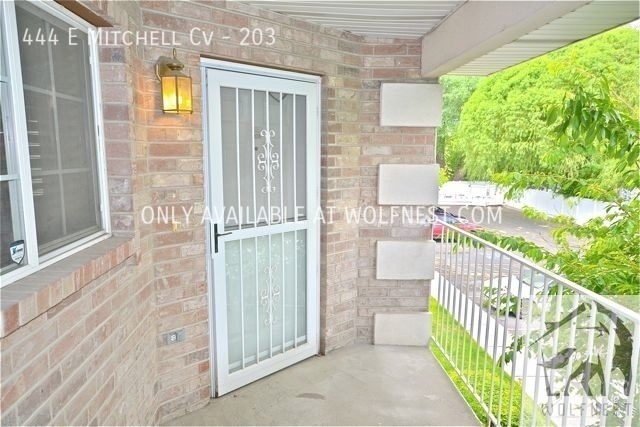 Building Photo - No Deposit Option! Beautiful 3 Bedroom Sal...