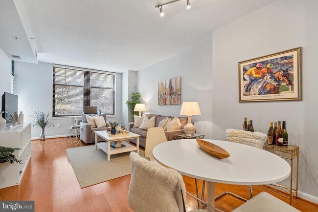 Foto del edificio - 1021 N Garfield St