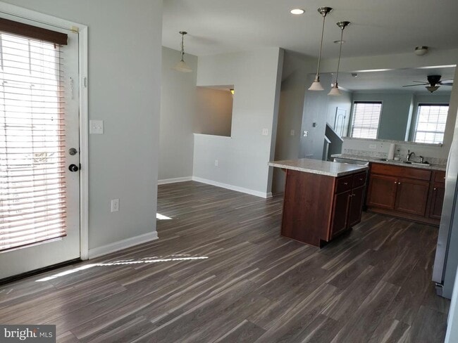 Building Photo - 11 Britania Ct