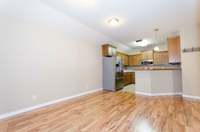 Foto del edificio - Beautiful Stone/Brick 3 Bedroom 2 Bath Home in Capitol Heights!!