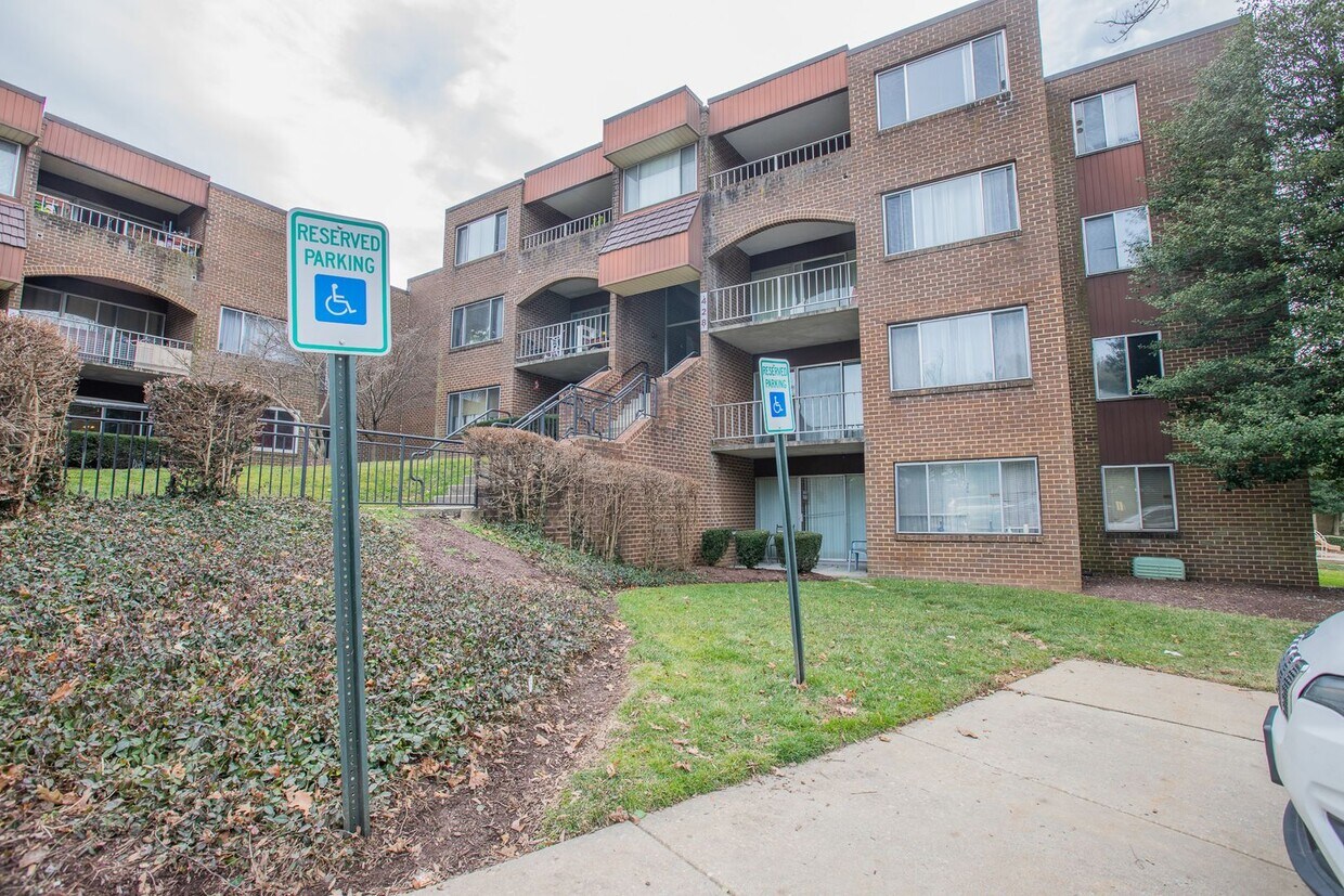 Foto principal - Lovely 2 BR/1 BA Condo in Gaithersburg!