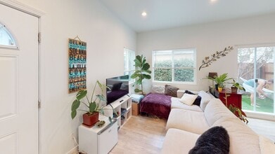 Building Photo - 6330 Mesita Dr