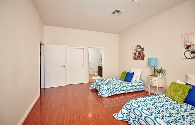 private room for rent - 435 W Center Street Promenade