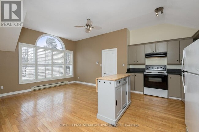 Building Photo - 12 Station St