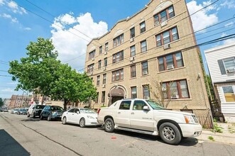 Building Photo - 42 Van Wagenen Ave