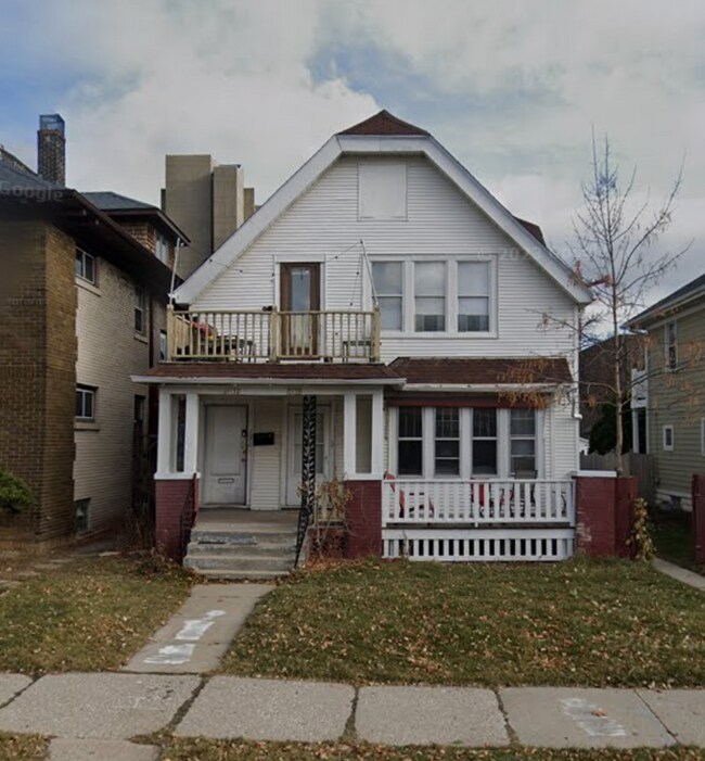 Foto del edificio - 3130 N Oakland Ave