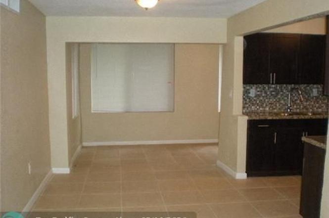 Building Photo - 2705 NW 73rd Ave