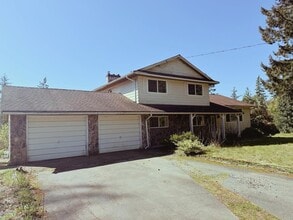 Building Photo - 16930-16923 23 Ave