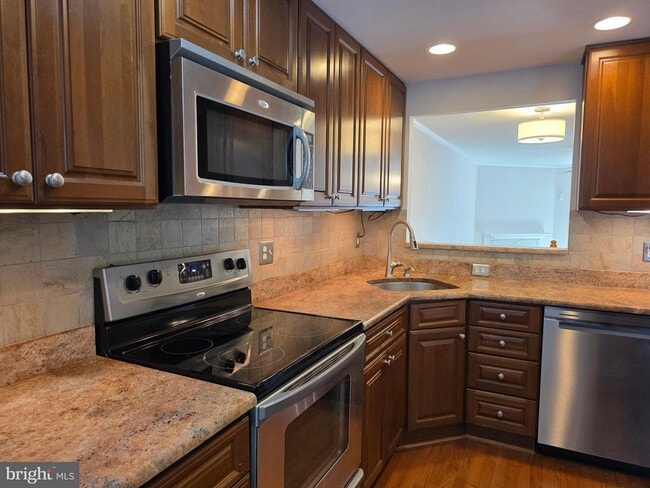 Building Photo - 5831 Norham Dr