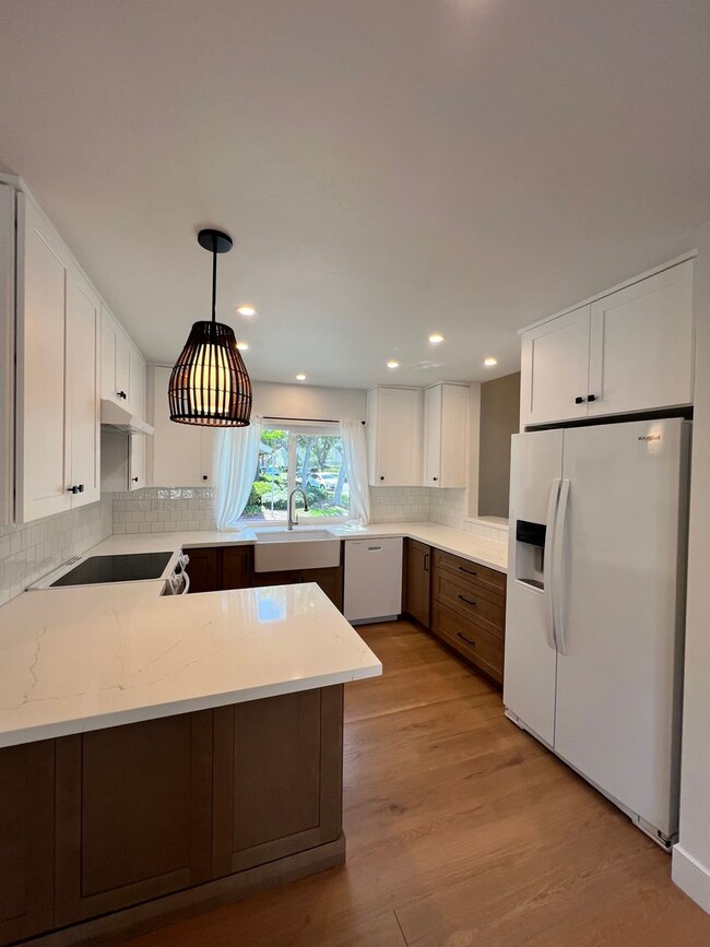 Building Photo - Complete Remodel Dearfield 3 bedroom 2.5 Bath home Ready for Lease